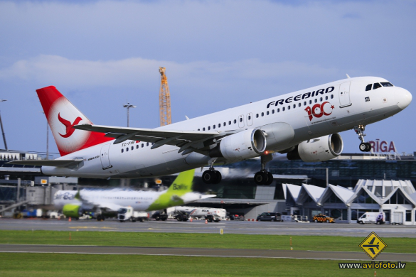 Airbus A320-214